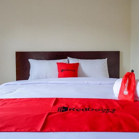Хостел Reddoorz Near Terminal Mendolo Вонособо Экстерьер фото
